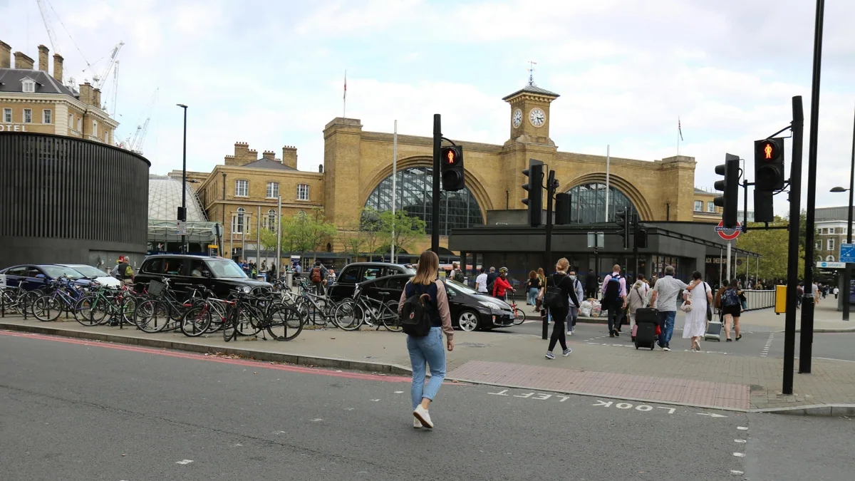 visuel secondaire sur Erreurs londres premier voyage