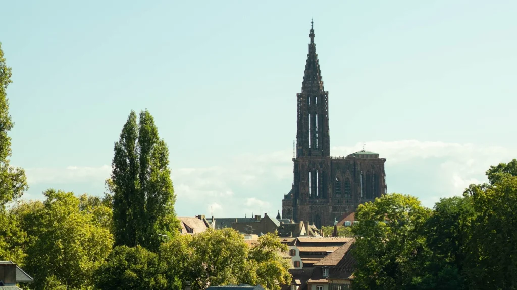 Vue de la Petite France et de la cathedrale de Strasbourg