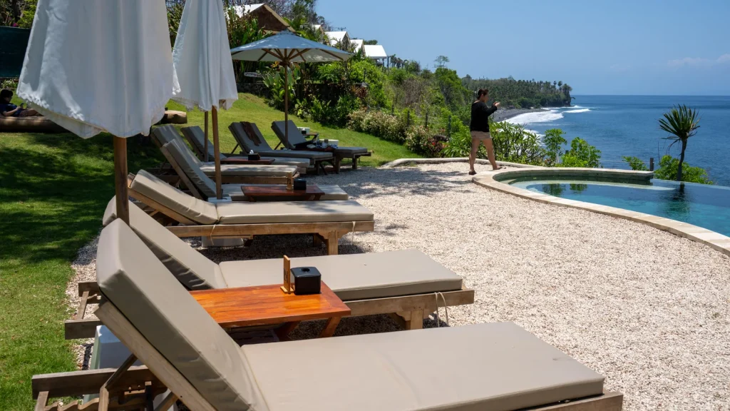 Scène de voyage pour les meilleurs clubs de vacances pour voyageur solo